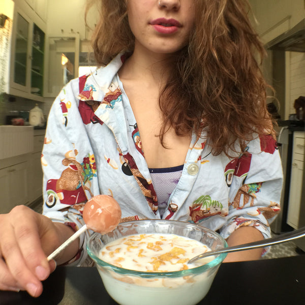 Frosted Cereal Milk Lollipops!